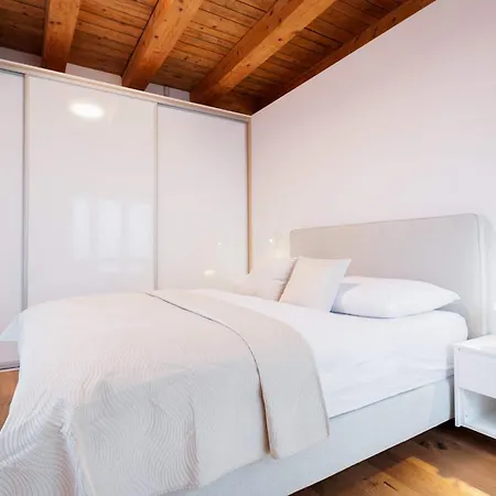 Minimalist Scandi - Cozy & Stylish Апартаменты *