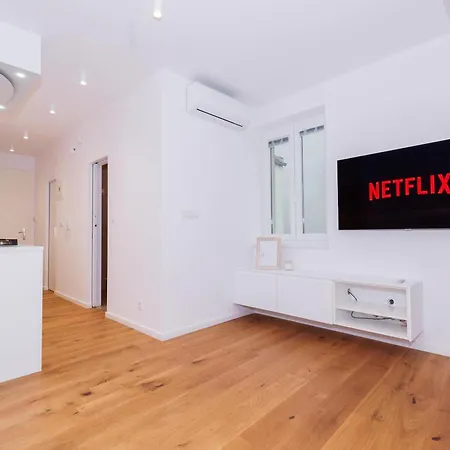 Minimalist Scandi - Cozy & Stylish Апартаменты Братислава