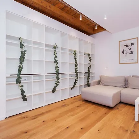 Minimalist Scandi - Cozy & Stylish Братислава