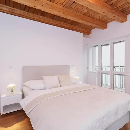 Minimalist Scandi - Cozy & Stylish Bratislava